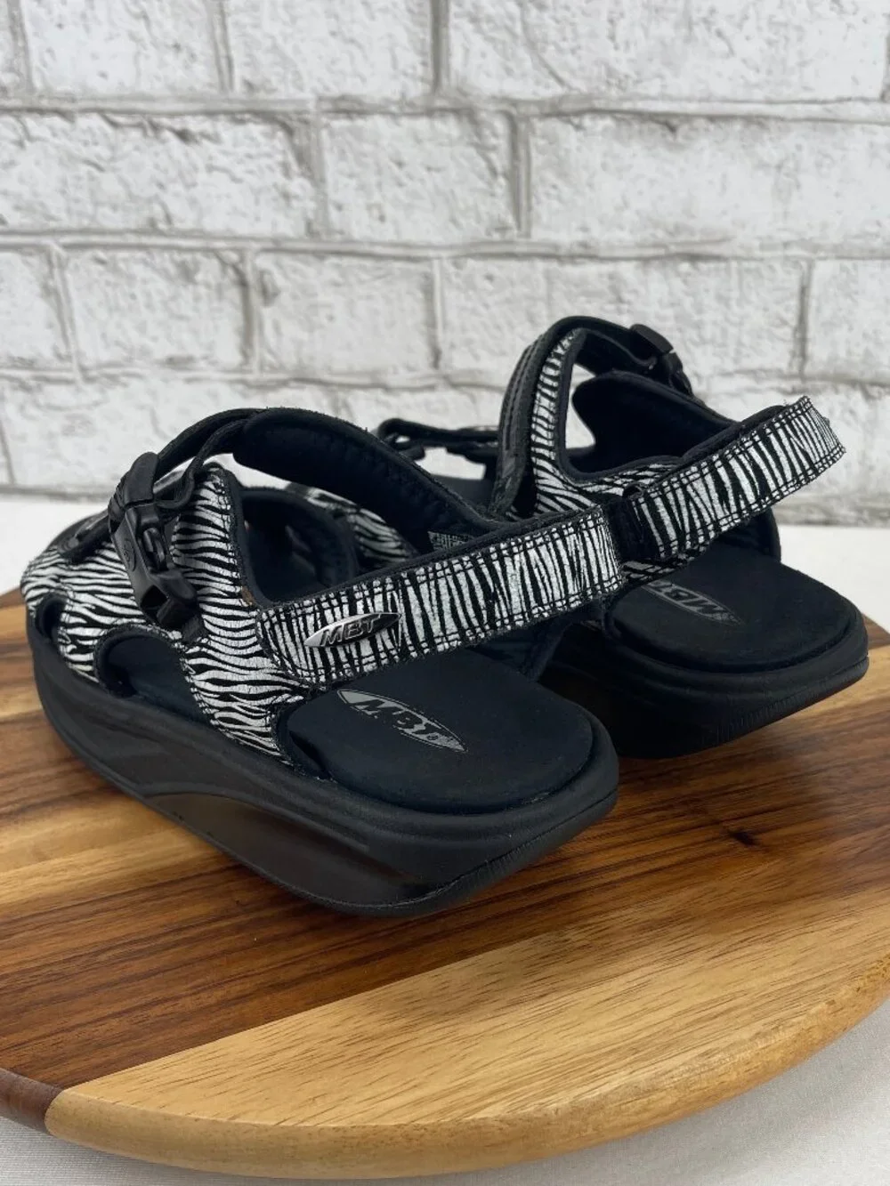 MBT Kisumu Classic Mnyama Womens 10 Zebra Print Dynamic Orthopedic Rocker Sandal